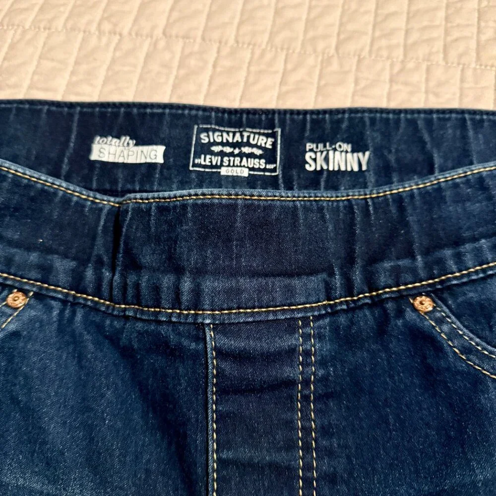 Levi Strauss Signature Gold Totally Shaping Pull On Skinny Jeans Dark Wash 14 - Picture 5 of 8